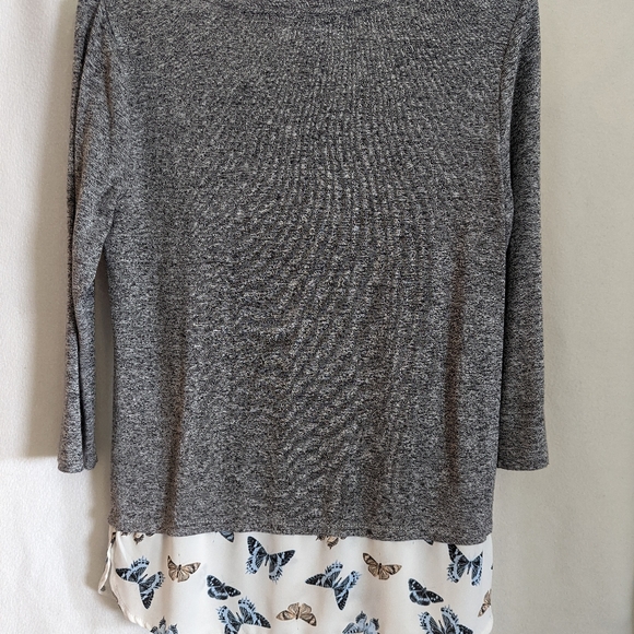 Casual Top - Picture 2 of 4